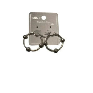 MINT STAINLESS STEEL ROUND EARRINGS WITH THREE BALLS ON IT